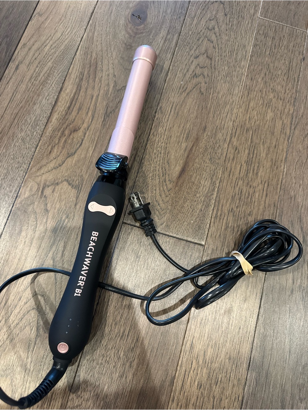 BEACHWAVER B1 Pink Curling Iron
